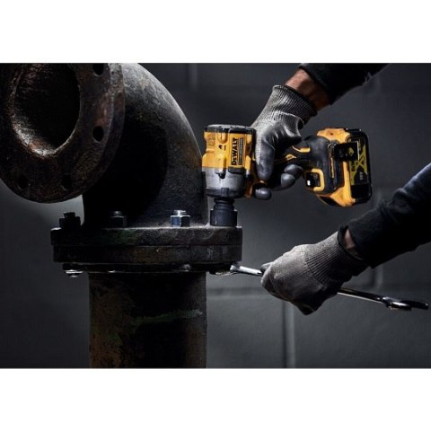 AKUMULATOROWY KLUCZ UDAROWY 1/2' XR 18V 0*AH 610 NM DEWALT