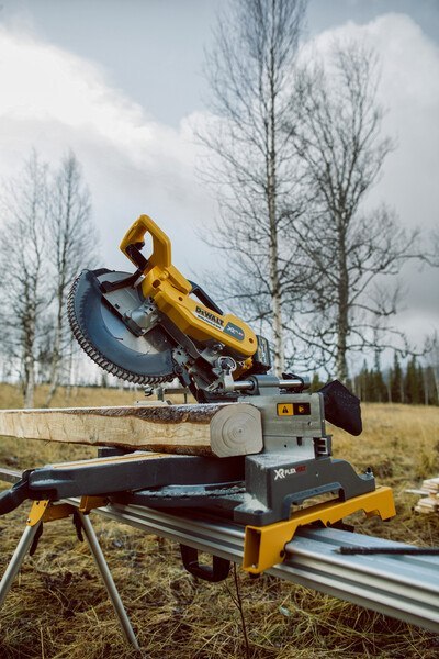 PILARKA UKOSOWA, UKOŚNICA AKUM. 2*54V XR 305MM 2*6.0AH DEWALT