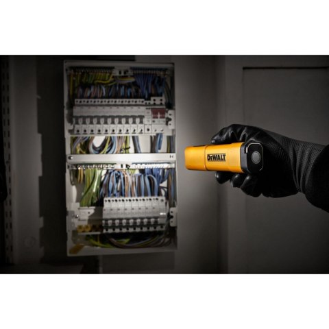 LATARKA LED 3 TRYBY 200-400-1200LM USB-C DEWALT