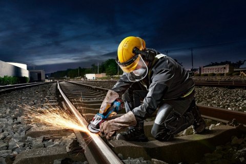 SZLIFIERKA KĄTOWA AKUMULATOROWA 125MM GWS 18V-11S 0*AH L-BOX BOSCH