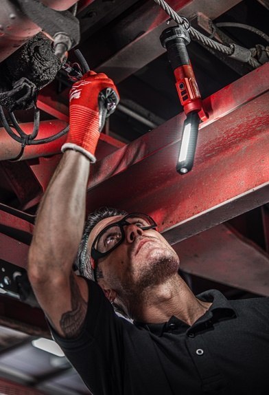 LAMPA AKUMULATOROWA L4SL550-301 USB 550 LM MILWAUKEE