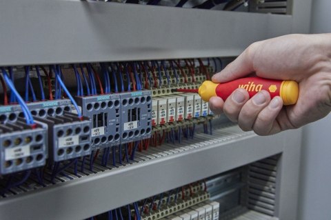 WKRĘTAK Z MAGAZYNKIEM BITÓW POCKETMAX ELECTRIC, 4 BITY WIHA WKRĘTAK Z MAGAZYNKIEM BITÓW POCKETMAX ELECTRIC, 4 BITY WIHA