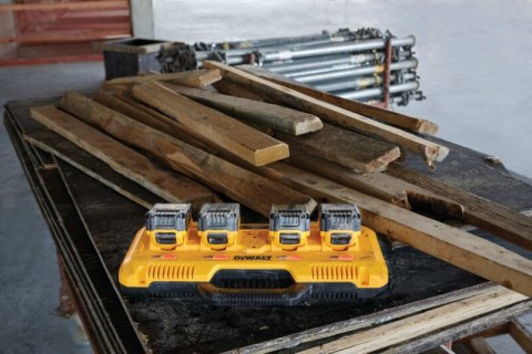 ŁADOWARKA XR 8.0A 4*18V DEWALT ŁADOWARKA XR 8.0A 4*18V DEWALT