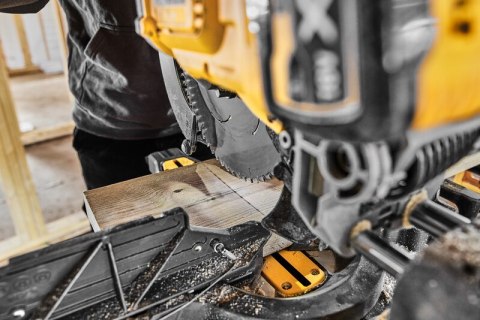 PILARKA UKOSOWA, UKOŚNICA AKUMULATOROWA 305MM 54V XR 0*AH DEWALT PILARKA UKOSOWA, UKOŚNICA AKUMULATOROWA 305MM 54V XR 0*AH DEWALT