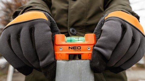 POZIOMICA KIESZONKOWA Z ZACZEPEM DO PASKA NEO POZIOMICA KIESZONKOWA Z ZACZEPEM DO PASKA NEO