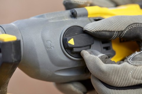 MŁOT UDAROWY OBROTOWY AKUMULATOROWY SDS+ V20 18V 2*4.0AH STANLEY